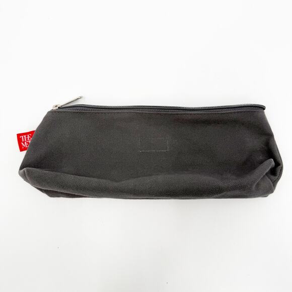 THE MET The Metropolitan Museum of Art ‘Yield to the Art’ Canvas Zipper Pouch - Picture 8 of 12